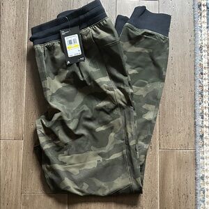 NWT Under Armour Camo joggers